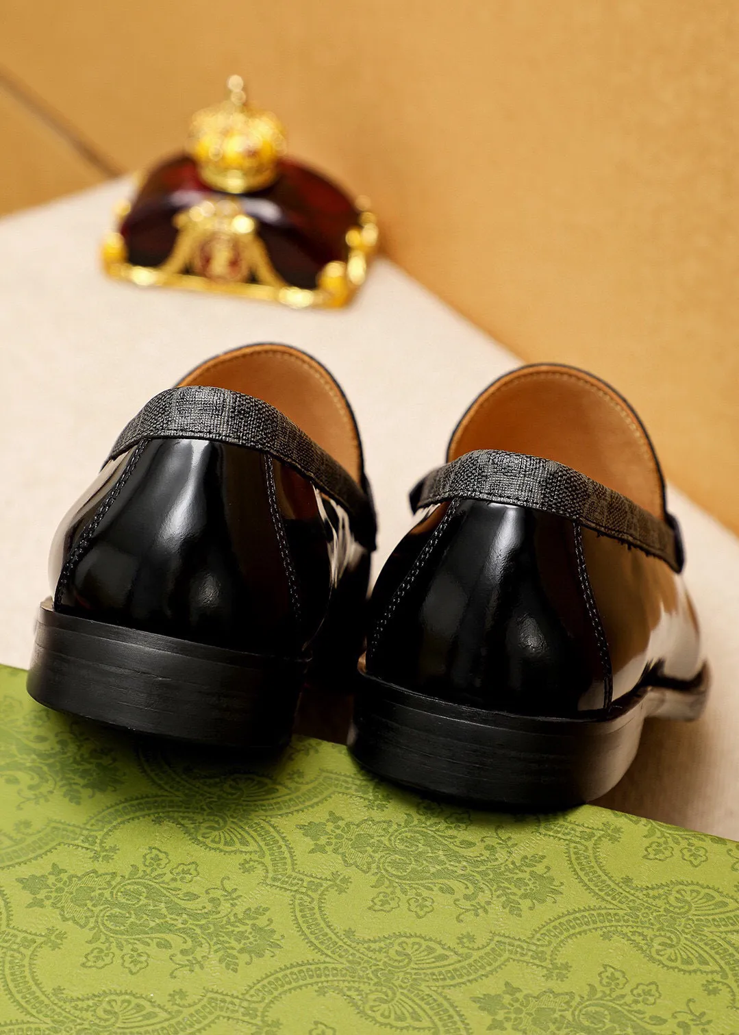 Men's shoes 💰480 💐 Product trademark: GUCCI "Gucci" casual leather shoes Regular size: 38-44 (45🉑️customized) Product materials: Selected imported first-layer open-edge beaded cowhide leather upper + luxury hardware buckle, imported water-dyed cowhide leather lining. Strong three-dimensional visual effect, combined outsole Color: 3⃣️colors available